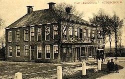 Cafe Kuindersma op Oudeschouw, foto vanaf de brug, ca. 1909